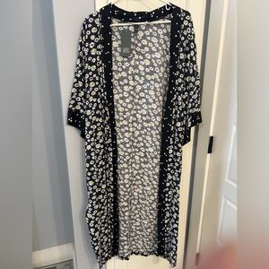 NWT Wild Fable daisy print kimono. Size OSFM.